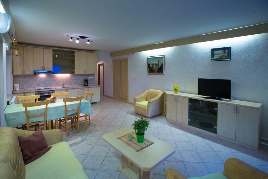 Apartmani Fuza Rab Supetarska Draga Exterior foto